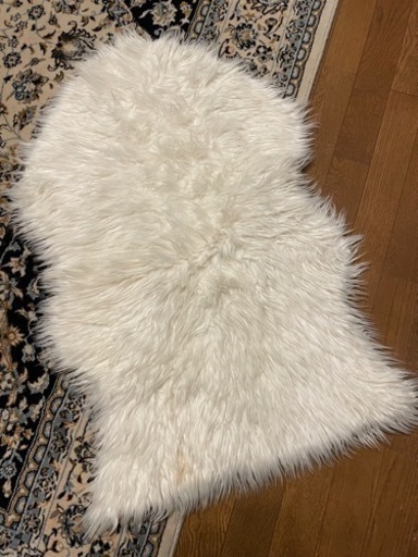 Urban Outfitters フェイクファーラグ
