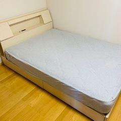 ダブルベッド　無料