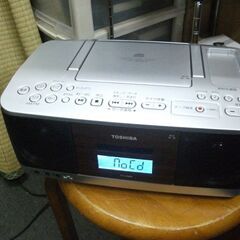 東芝 CDラジカセ TY-CDK9 イヤホン外すと音出ません　ジ...