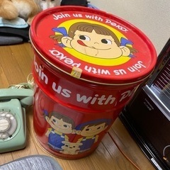 相談中　ぺこちゃんのペール缶