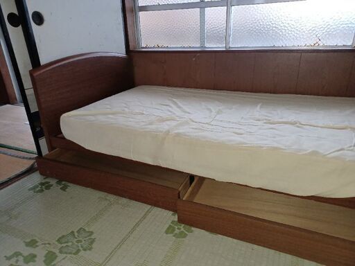引き出し付きシングルベッド！マットレスつきです