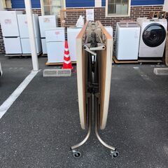 ▼値下げ▼【倉庫保管】折りたたみテーブル フライト式 ホテル 宴会 式場 パーティー レセプション用 幅200×70cm 定価90200円💳自社配送時🌟代引き可💳※現金、クレジット、スマホ決済対応※の画像