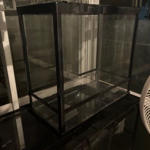 爬虫類のケージ