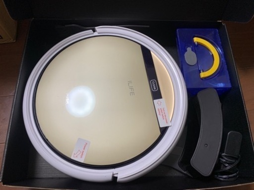 【中古品】掃除ロボット、乾湿両用、予備品セットをタダでおつけします。12月10日まで取引可能です