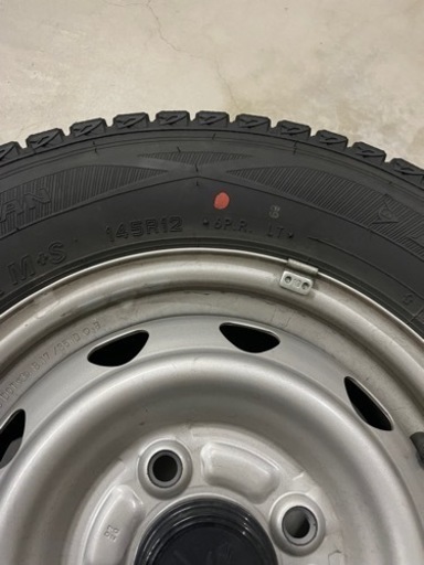 スタッドレスタイヤ　4本セット　1シーズン使用　状態良　145R12