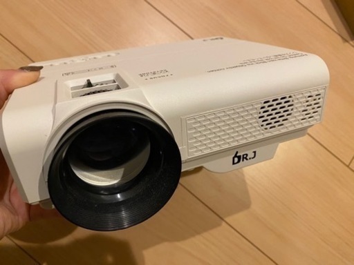 ほぼ新品プロジェクター