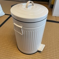 ペール缶のゴミ箱。　※交渉中