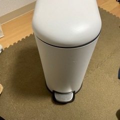 ゴミ箱セットです。お金は頂きませんので使用していただける方募集中です。