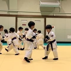安佐南区で全日本チャンピオンが教える空手教室の画像