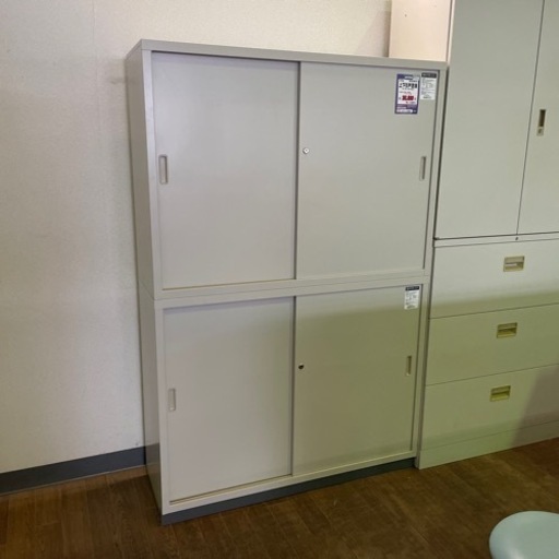 JK-1 【オフィス家具専門店】コクヨの上下引戸書庫です！