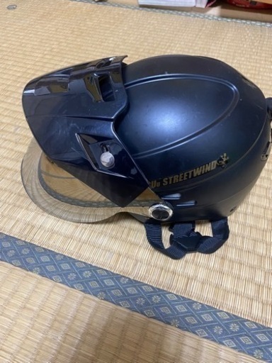 ヤールーヘルメットと、アライのヘルメット2つ