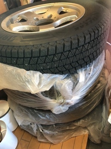 ジムニー  ブリヂストンブリザック　DM-V３　175/80-R16  値段交渉可