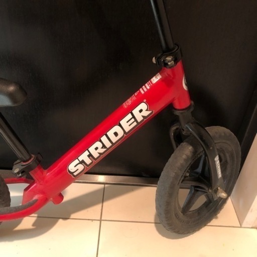 ストライダー　赤