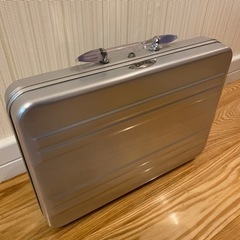 リモワ アタッシュケースの中古が安い！激安で譲ります・無料で