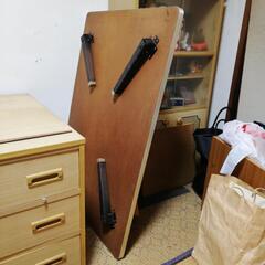 木製足折り畳みテーブルの画像