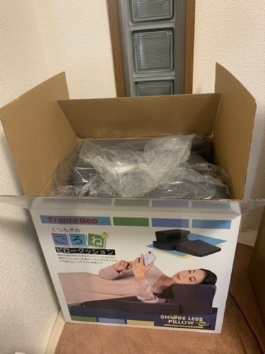未使用　開封のみ　スノーレスピロー　フランスベッド　ソファークッション