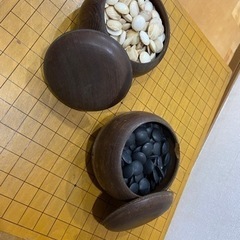 年代物の碁盤と碁石①　本蛤、那智黒石の画像