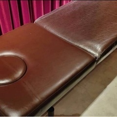 電動昇降　ベッド　エステサロン　施術　マッサージ