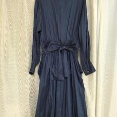 ワンピース　紺色の画像