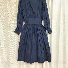 ワンピース　紺色