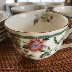 La Seine カップとソーサー5セット+ティーポットの画像