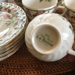 La Seine カップとソーサー5セット+ティーポットの画像