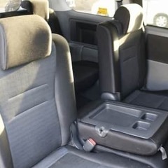 ゴツゴツの見た目！中には後席モニターも！　トヨタ☆ヴォクシーの画像