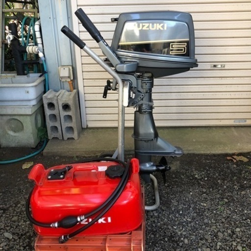 決まりましたスズキ　DT5  5馬力  S足　2スト　良品　新品ホースタンク付き　船外機