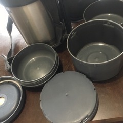 保温ランチジャーと細口水筒の画像