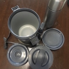 保温ランチジャーと細口水筒の画像