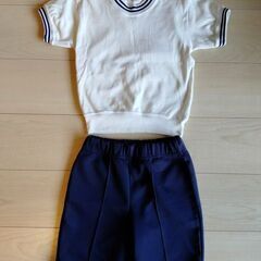 120センチ　半袖　半ズボン　体操服　白　小学生　園児　男女兼用の画像
