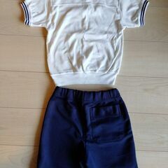 120センチ　半袖　半ズボン　体操服　白　小学生　園児　男女兼用の画像