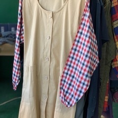 洋服　
服　各100円　（無人販売）の画像
