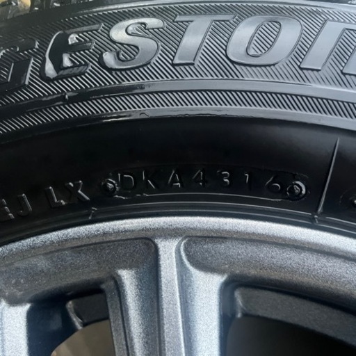 取り引き中他サイトに掲載するので、本日で終了します！スタッドレスタイヤブリザック　VRX 185/65R15 
