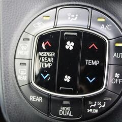 【自社ローン】トヨタ  ヴォクシー 1.8V ハイブリッド　オンライン商談審査契約ＯＫの画像