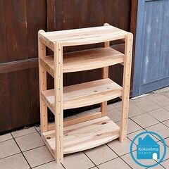 dynos取扱いの国産杉を使用したオープンラックです。国産杉無垢材の