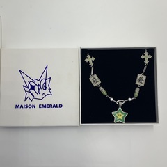 メゾン エメラルド スタースマイリー クロス ネックレス MAISON EMERALD (メゾン エメラルド) x Psy.P (サイ ピー)】 Accessory (スタースマイリー クロス ネックレス) "Star Smiley Cross Capsule Mahjong Diamond Necklace"の画像