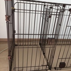 犬　ゲージ　2ルーム　トイレルーム　屋根付き　ドッグフードおまけ付き　トイレ仕切り　美品の画像