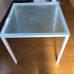 ガラステーブル