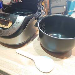 HITACHI／日立　IHジャー炊飯器　5,5合炊き　2017年製　RZ-XS10M　リサイクルショップ札幌　買取本舗　西野店の画像