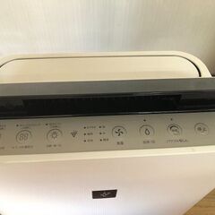⑦【鹿児島市リサイクルショップスターズ吉野店】【中古】SHARP シャープ 加湿空気清浄機 KC-E70-W- プラズマクラスター 空調 家電 加湿器 空気清浄機 ホワイト 2016年製の画像