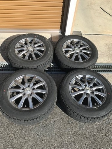 スタッドレスタイヤ　ホイール付き　4本セット