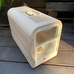 ペットキャリーケース。中古の画像