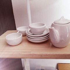 お気に入り１１名💕【限定品】未使用🌟９個セット🌟本当に飲めますよ❤️１００円均一製品ではなく🌸しっかりした作りですので✨熱いものも入れていただけます💐陶器製ミニティーセット☺️他にもたくさん出品！！の画像