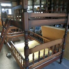 木製二段ベッドの画像