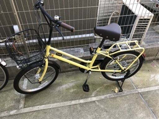 更に値下げ‼️【定価の半額】おまけ付き　自転車　ミニベロ　ギア6段　20インチ　カゴ　荷台　使用頻度少なめ