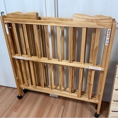 ベビーベッドの画像