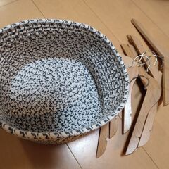 キッズハンガー10本セット、布製バスケットの画像