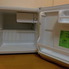 ＜値下＞COMFEE' 冷蔵庫 小型 一人暮らし 45L 幅47cm 右開き コンパクト 静音 省エネ ミニ冷蔵庫 ホワイトの画像