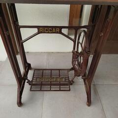 レトロミシンテーブルの画像